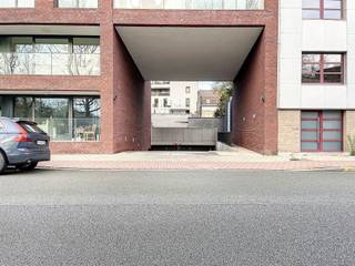 Place de parking souterraine à louer dans la résidence Jean Daskalides.