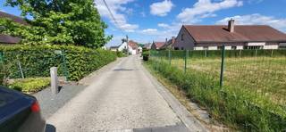 This building plot is located in a residential area in Meerbeke, on the border with Roosdaal. The location is extremely quiet and child-friendly...