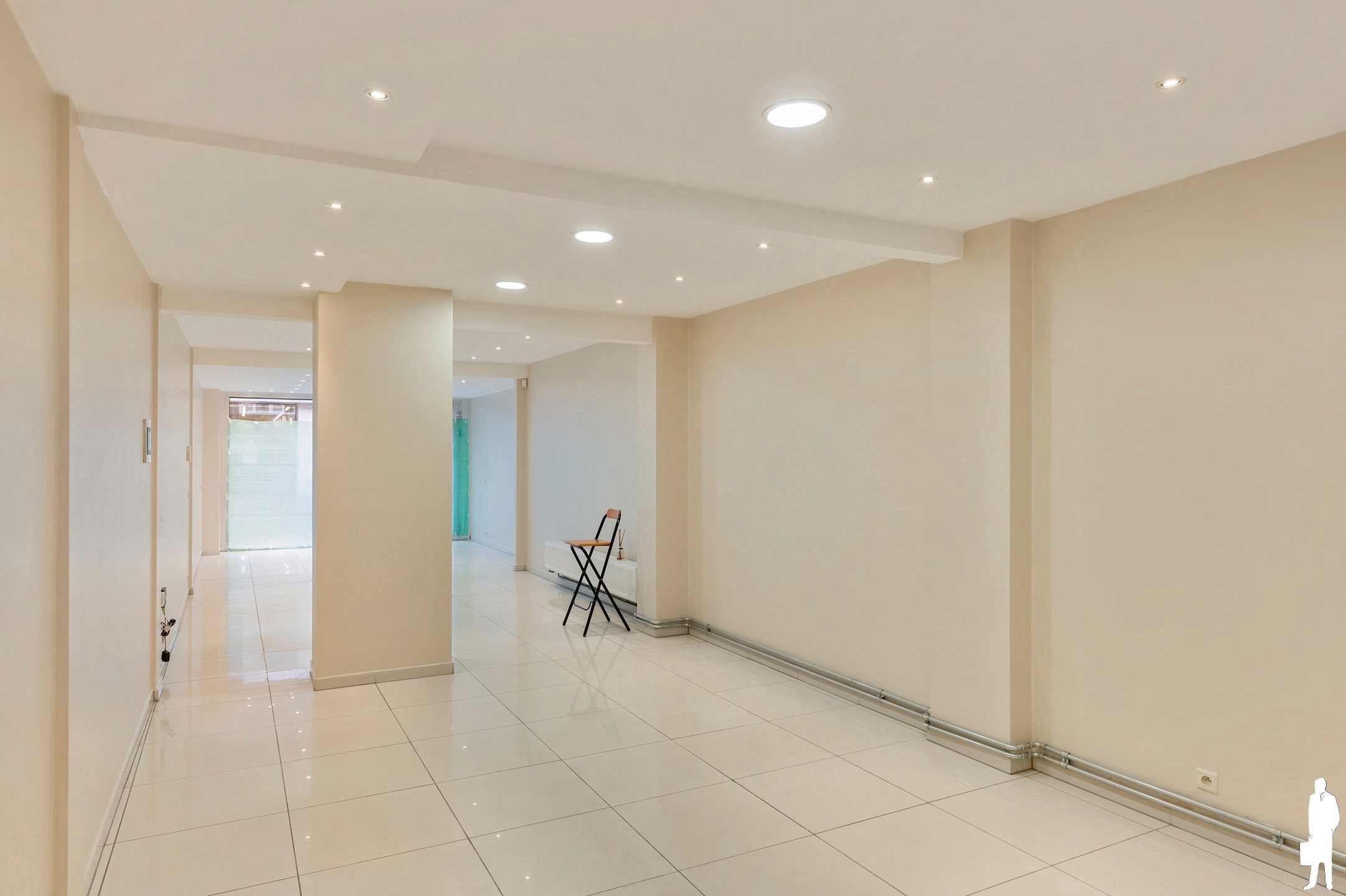 Lichtrijk commercieel gelijkvloers op toplocatie. - foto 3