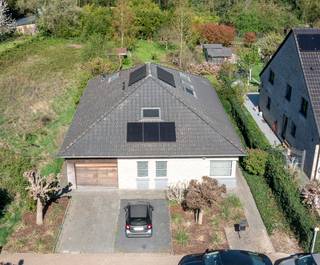 Mooie villa met prachtige tuin in het centrum van DilbeekDeze charmante en ruime villa gebouwd in 2004, bevindt zich op een uitzonderlijke ligging op...