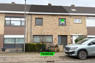 Bent u op zoek naar een instapklare woning met garage inclusief te Assebroek? Dan is deze energiezuinige en recent vernieuwde woning vlak bij...