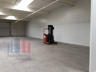 Fantastisch gelegen kantoorruimte met een oppervlakte van 270 m² te huur en 90 m² magazijn op een toplocatie nabij de Leuvensesteenweg en de E40...