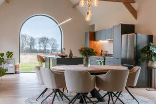 GEMEUBELDE VERHUUR. 1/5/2026 – 31/7/2028.Energiezuinige, instapklare villa met ruime tuin te Deurle!Deze woning werd enkele jaren geleden volledig...