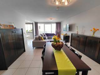 Dit stijlvol afgewerkte appartement op het eerste verdiep bevindt zich op een topligging in het centrum van Tielt en is momenteel...