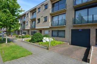 Binnenstaanplaats nummer 3 te koop. Garage is te bereiken via een automatische poort.Stedenbouwkundige inlichtingen zijn in aanvraag.Voor meer info...