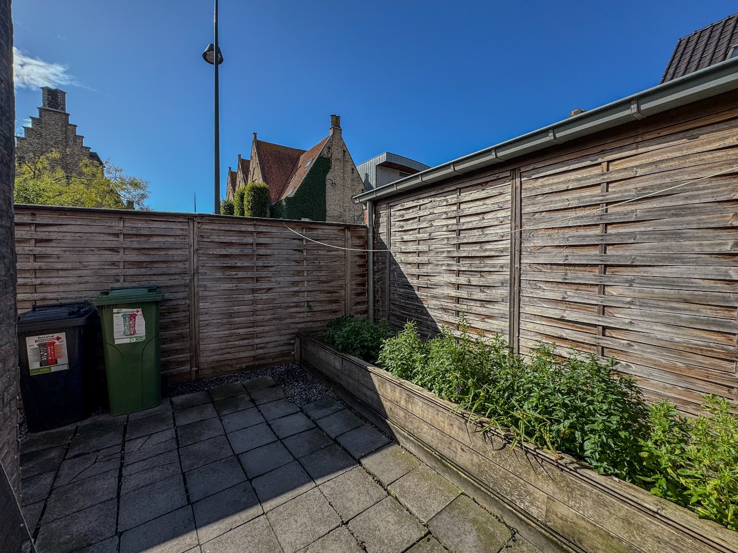 Hoekwoning met 2 slaapkamers en koertje. - foto 5