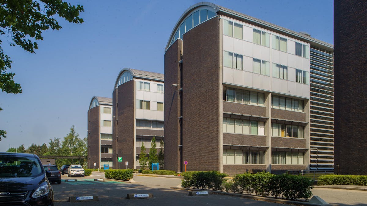 Easily accessible offices (198-415 m²) in Merelbeke - photo 2