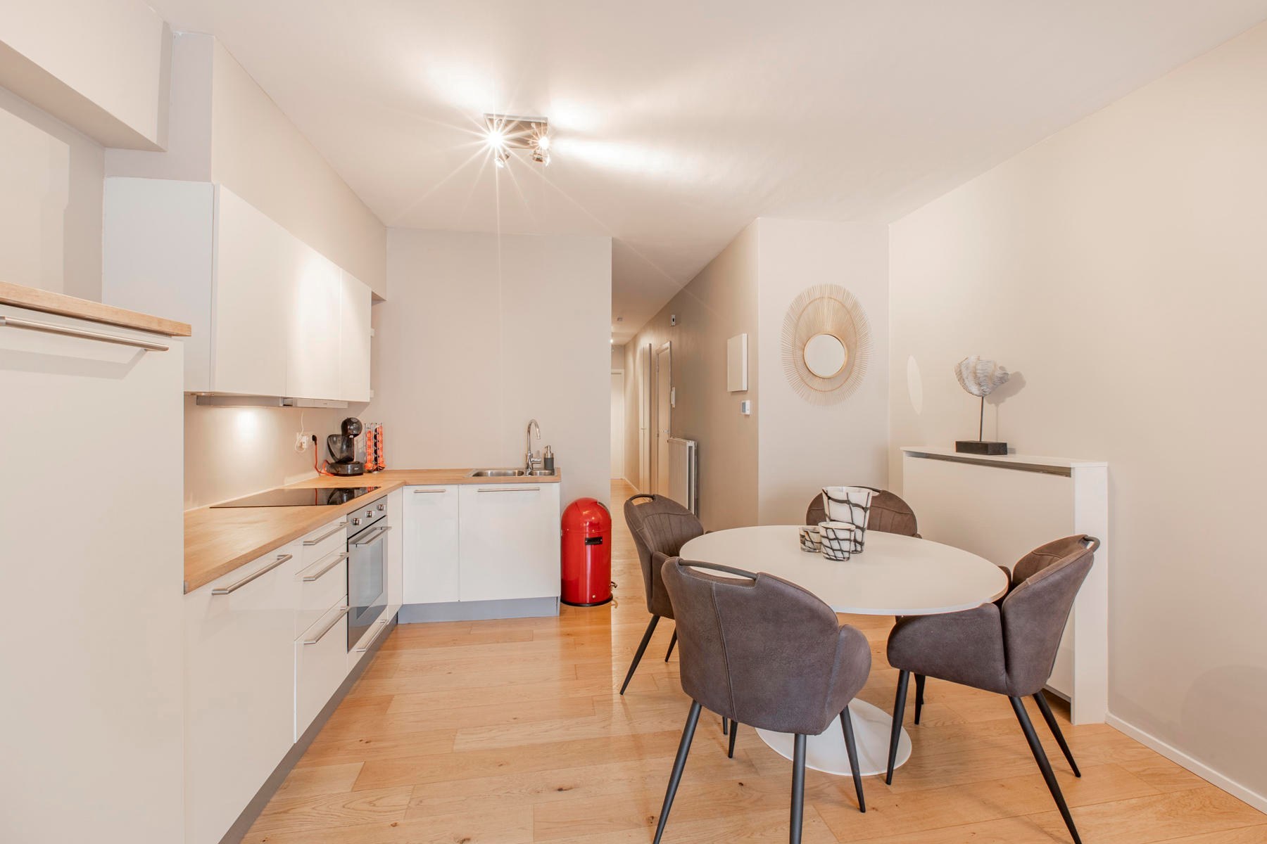 Instapklaar pied-à-terre tussen het Driehoeksplein en het Albertplein. - foto 5