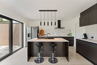 <p><span>Volledige afgewerkte en aangelegde nieuwbouwwoning!</span></p><p><span> </span></p><p><span>Belangrijkste troeven:</span></p><p><span>- Volledig afgewerkt en zelfs al geschilderd</span></p><p><span>- Volledig aangelegd met terras, gazon, oprit en omheining</span></p><p><span>- Verrassend veel ruimte dankzij doordachte indeling</span></p><p><span>- 4 slaapkamers</span></p><p><span>- Energiezuinig dankzij kwalitatieve materialen en de modernste technieken</span></p><p><span>- 5 jaar 50% korting op kadastraal inkomen</span></p><p><span>- Mooi perceel van 557m2</span></p><p><span> </span></p><p><span>Verkoop woning onder BTW en grond onder registratierechten. </span></p><p><span> </span></p><p><span>Bekijk zeker ook onze 3D virtuele rondleiding en onze grondplannen met de afmetingen. Zo krijgt u van thuis uit al een perfect beeld van wat deze woning te bieden heeft!</span></p><p><span> </span></p><p><span>Wenst u meer info of een vrijblijvende bezichtiging, contacteer dan ons kantoor op het nummer 014 39 99 99 en wij helpen u graag verder.</span></p>