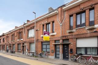 Ben je op zoek naar een woning waar je meteen van kunt genieten, zonder zorgen?Dan is deze volledig gerenoveerde woning precies wat je zoekt.Je stapt...