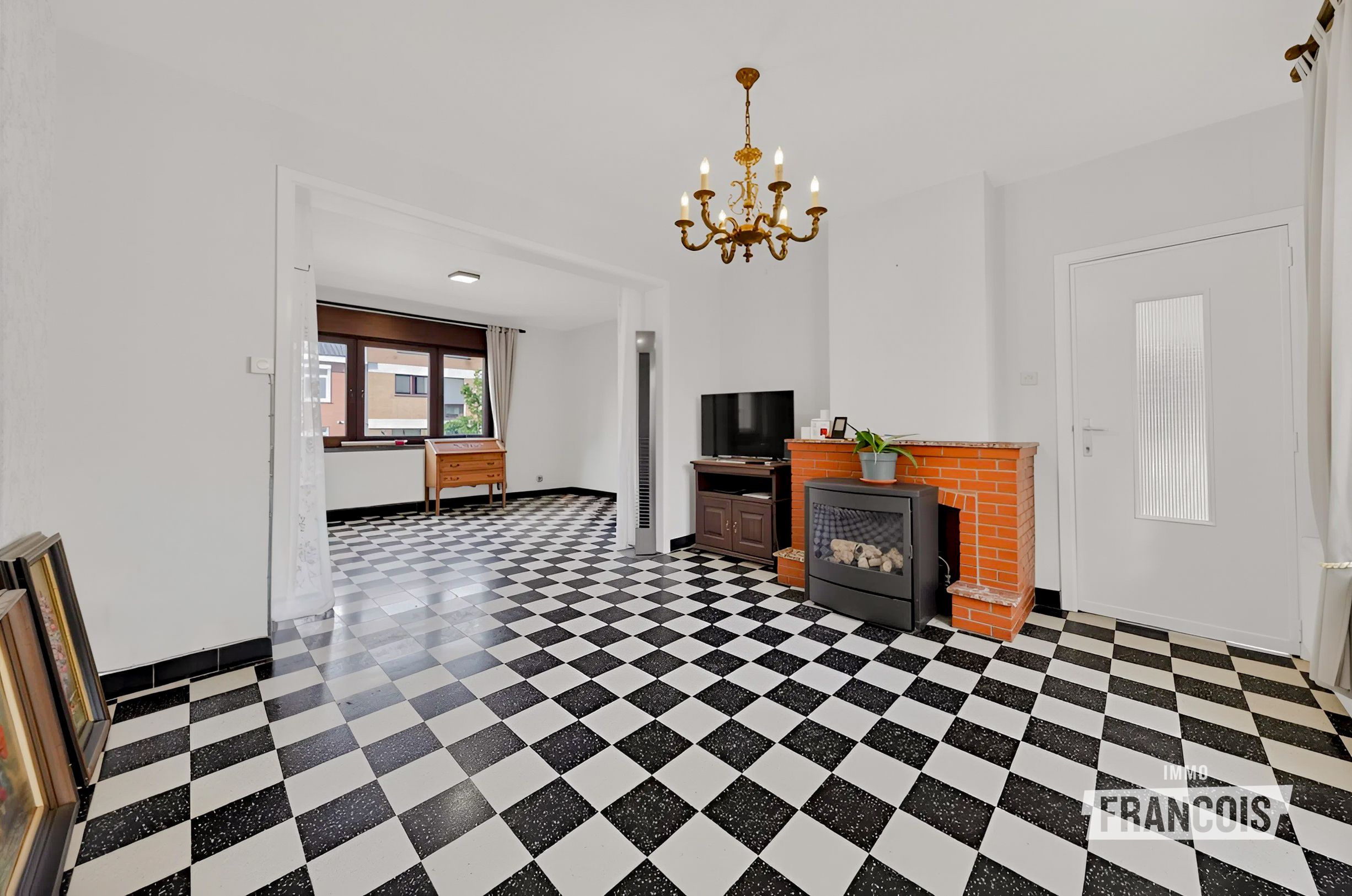 Ruime woning met tuin, diepe garage en bijzonder veel potentieel te Mariakerke (Oostende) - foto 4