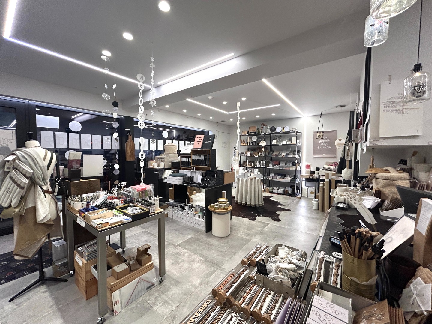 Ruim handelspand op commerciële topligging te Tielt! - foto 3