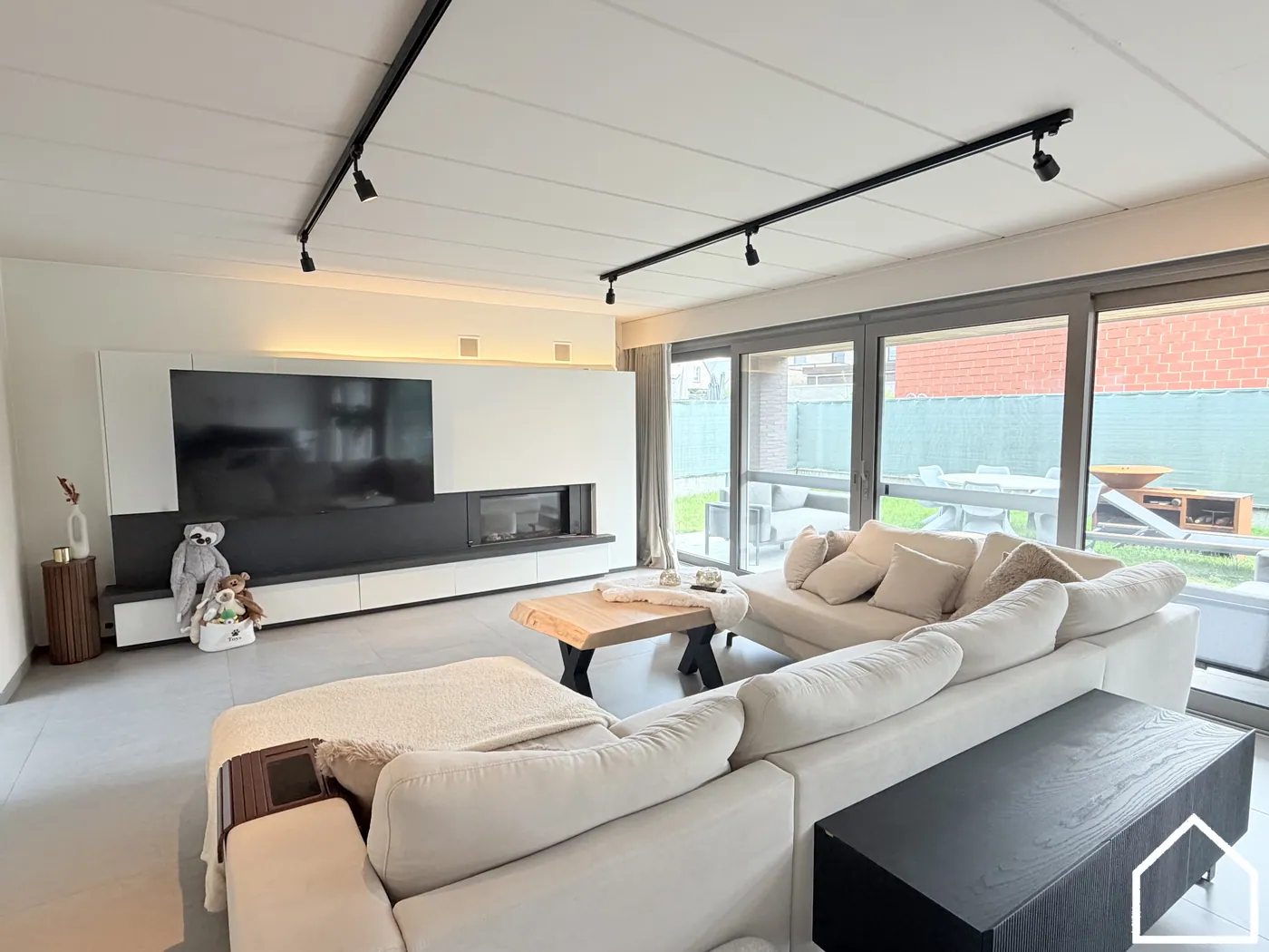 ALLEENSTAANDE WONING MET 3 SLPKS, BUREAU EN DUBBELE GARAGE - foto 5