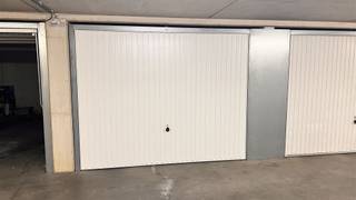 Heverlee: An individual locked garage box in the vicinity of the Philipssite and Park Abbey. In a recent building (2014) with a sectional remote...