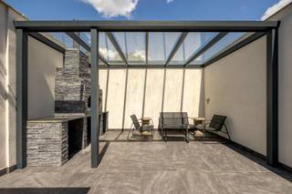 Complementaire woning geschikt als eensgezinswoning met 4 slaapkamers, combinatie wonen-werken, ......  De woning geniet een zeer centrale ligging...