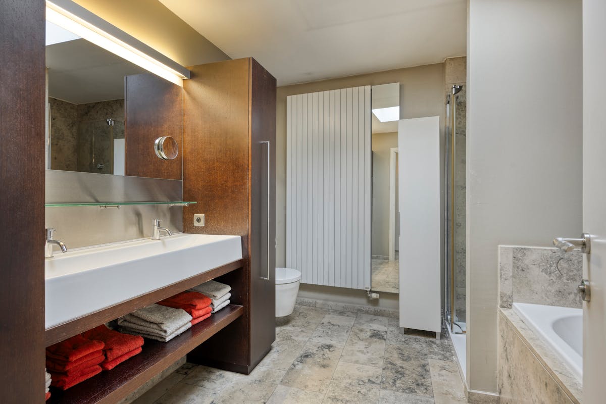 Maison de ville spacieuse avec espace commercial à vendre à Maaseik - photo 5