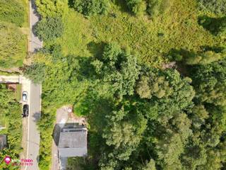 Prachtig gelegen bouwgrond voor openbebouwing (tuin Z-W gericht) met 17.2m straatbreedte die uitkijkt op natuurzone!<br /><br />Bij ImmoFusion 7/7 “open huis” : klik op onze 3D-RONDLEIDING!<br />Ervaar vastgoed alsof je er zelf doorloopt en bekijk de virtuele tour!<br /><br />Ben jij op zoek naar een bouwgrond voor open bebouwing die uitkijkt op een natuurzone waar jij je droomwoning op wil bouwen? Lees dan zeker verder…<br /><br />Deze bouwgrond heeft een oppervlakte van circa 7are 23ca en bevindt zich in de Weidestraat in Houthalen-Helchteren.<br /><br />Op het gelijkvloers mag men hier 11.2 meter breed en tot circa 17 meter diep bouwen en op de 1ste verdieping tot 12 meter. Op deze manier kan men hier een woning van maar liefst 320m² bouwen!<br /><br />Wat deze bouwgrond ook interessant maakt is dat je hier geen bouwverplichtingen hebt, dat geeft jouw de vrijheid om te starten met bouwen wanneer je maar wilt.<br /><br />Het perceel is uitstekend gelegen, te voet ben je maar enkele minuutjes verwijderd van de winkel-wandelstraat van “Aldi-Action-Lidl”; scholen en het openbaar vervoer liggen ook heel vlakbij. Verder is er een uitstekende verbinding naar de autosnelweg E314! Een perceel topligging!<br /><br />Pluspunten:<br />- Open bebouwing<br />- Dakvorm vrij te kiezen<br />- 17.2m straatbreedte!<br />- 11.2m boouwbreedte!<br />- Z-W georiënteerd <br />- Tuin grenst aan natuurzone<br />- Geen bouwverplichting<br />- Ruim bouwen mogelijk<br />- Rustig doch centraal gelegen<br /><br />Maatregelen opgenomen in het Maatregelenregister: nee<br /><br />Voor een bezichtiging ter plaatse of meer info, bel ons op 078/78.78.70, of kom gewoon binnen op ons kantoor, steeds welkom!