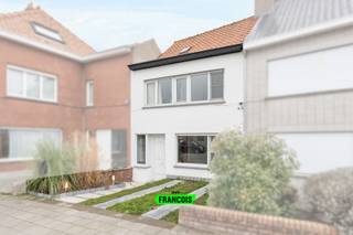 Deze gezinswoning is gelegen op een gunstige locatie nabij Bredene Dorp. De buurt is rustig en toch bevinden alle winkels en andere faciliteiten...