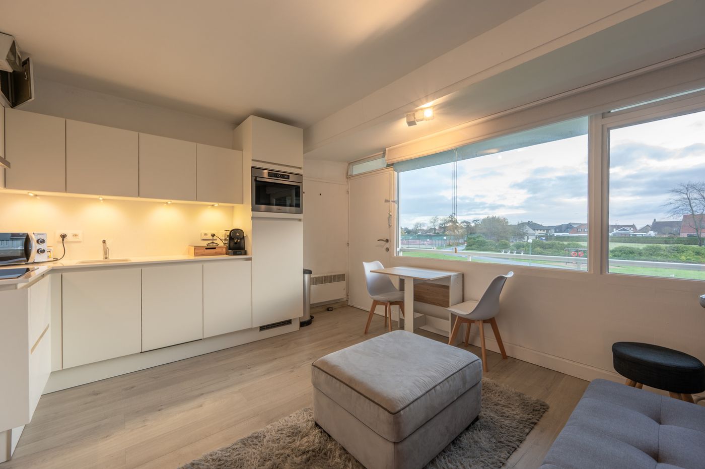 Gerenoveerd appartement op toplocatie met verschillende recreatiefaciliteiten in De Haan - foto 2