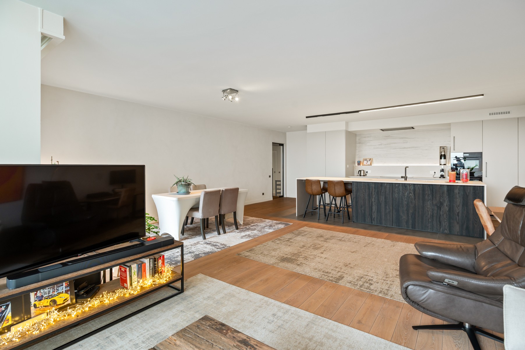 Gezellig, volledig gerenoveerd en instapklaar appartement 121m² + 26m² terras - foto 5