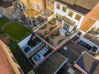 Prachtig huis te koop in hartje Ieper. Deze magnifieke woning beschikt over 5 kamers en twee badkamers. De woning is volledig vernieuwd in 2025...