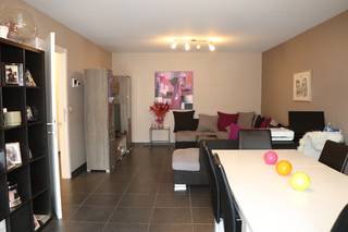 Gunstig en zeer centraal gelegen appartement op wandelafstand van alle winkels en scholen!  Dit pand ligt vlakbij de oprit van de...
