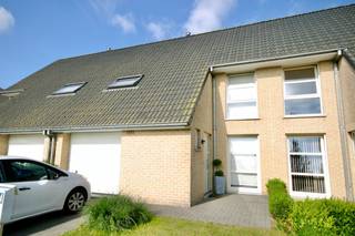 Bent u op zoek naar een comfortabele en energiezuinige woning op een rustige, maar centrale ligging? Deze ruime en goed onderhouden woning biedt...