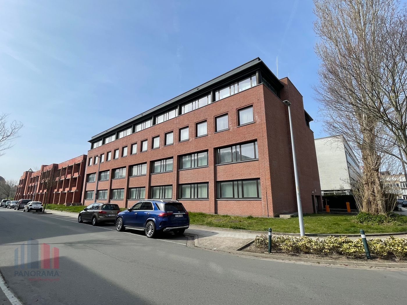 Lichtrijke ruime kantoorruimte met open indeling in het hart van Brugge - foto 5