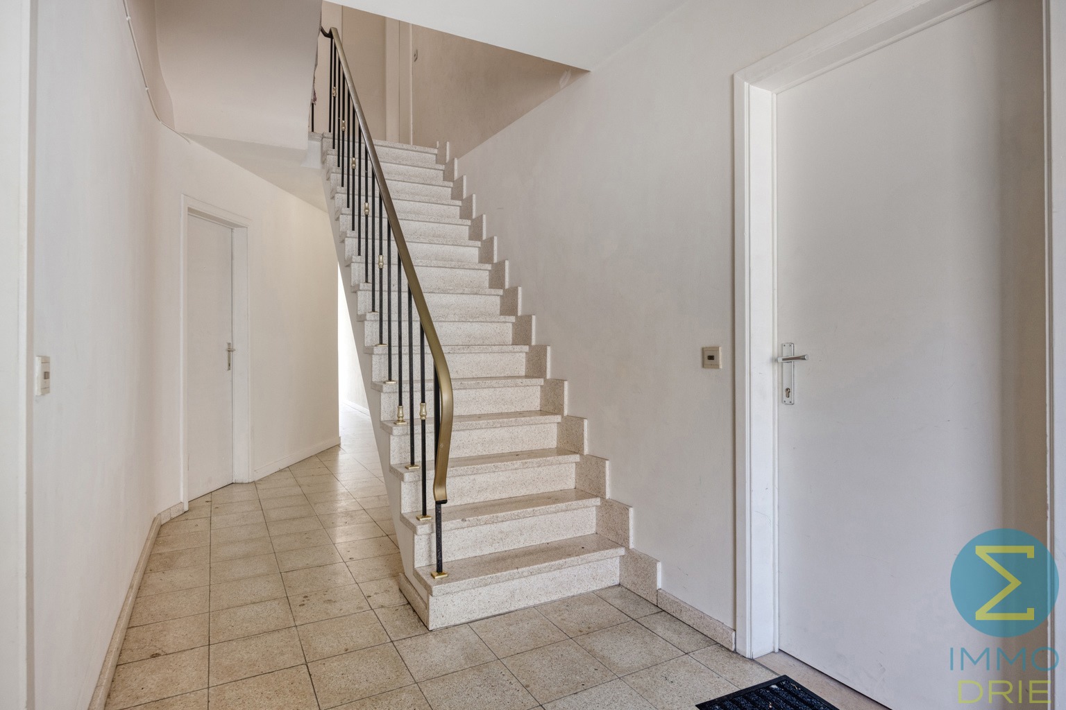 Opbrengsteigendom met 3 verhuurde appartementen en garages - foto 4