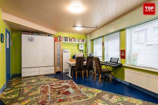 Ontdek deze ruime instapklare woning in het hart van Sleidinge.Deze woning met 175 m² bewoonbare oppervlakte is gelegen in het centrum van Sleidinge,...