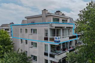 Dit ruim hoekappartement bevindt zich op de 4e verdieping, gelegen op wandelafstand van centrum Brugge. Indeling als volgt: ruime inkomhal...