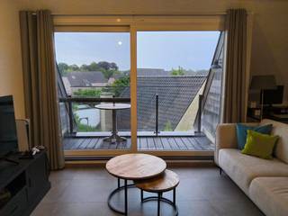 Bent u op zoek naar een instapklaar en comfortabel appartement in een standingvolle omgeving? <br />Dit lichtrijke appartement, gelegen in een prachtige residentie, biedt alles wat u zoekt.<br />Indeling van het appartement Leefruimte: Ruime living met een gezellige, open keuken.<br />Slaapkamers: 2 volwaardige en comfortabele kamers. Sanitair: Moderne badkamer en een praktisch, afzonderlijk toilet.Berging: Handige interne opbergruimte. Kelder. Prachtig terras met een weids en rustgevend uitzicht.<br />Troeven<br />Gelegen in een hoogwaardige en uitstekend onderhouden residentie. Grote raampartijen die zorgen voor maximale lichtinval. Ideale ligging nabij winkels, openbaar vervoer en invalswegen.<br />Interesse?Voor meer informatie of een bezoek ter plaatse, neem contact op via:Telefoon: 0490097175 en 0475602193