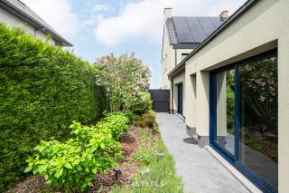 Cette magnifique maison, située à la limite de Merelbeke et de Melle, a été construite en 1936 et a récemment fait l'objet d'une rénovation...