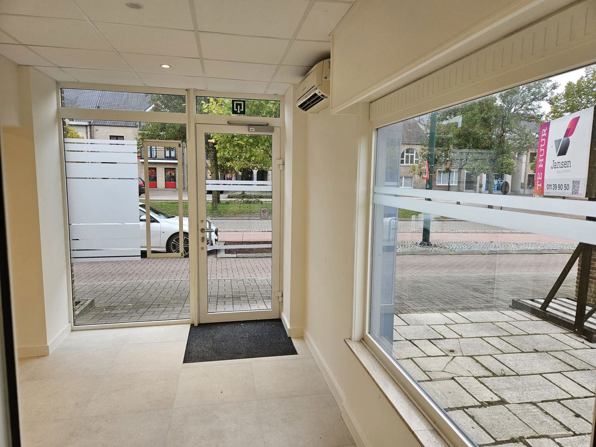 TE HUUR in Meeuwen: kantoor/commerciële ruimte - foto 4