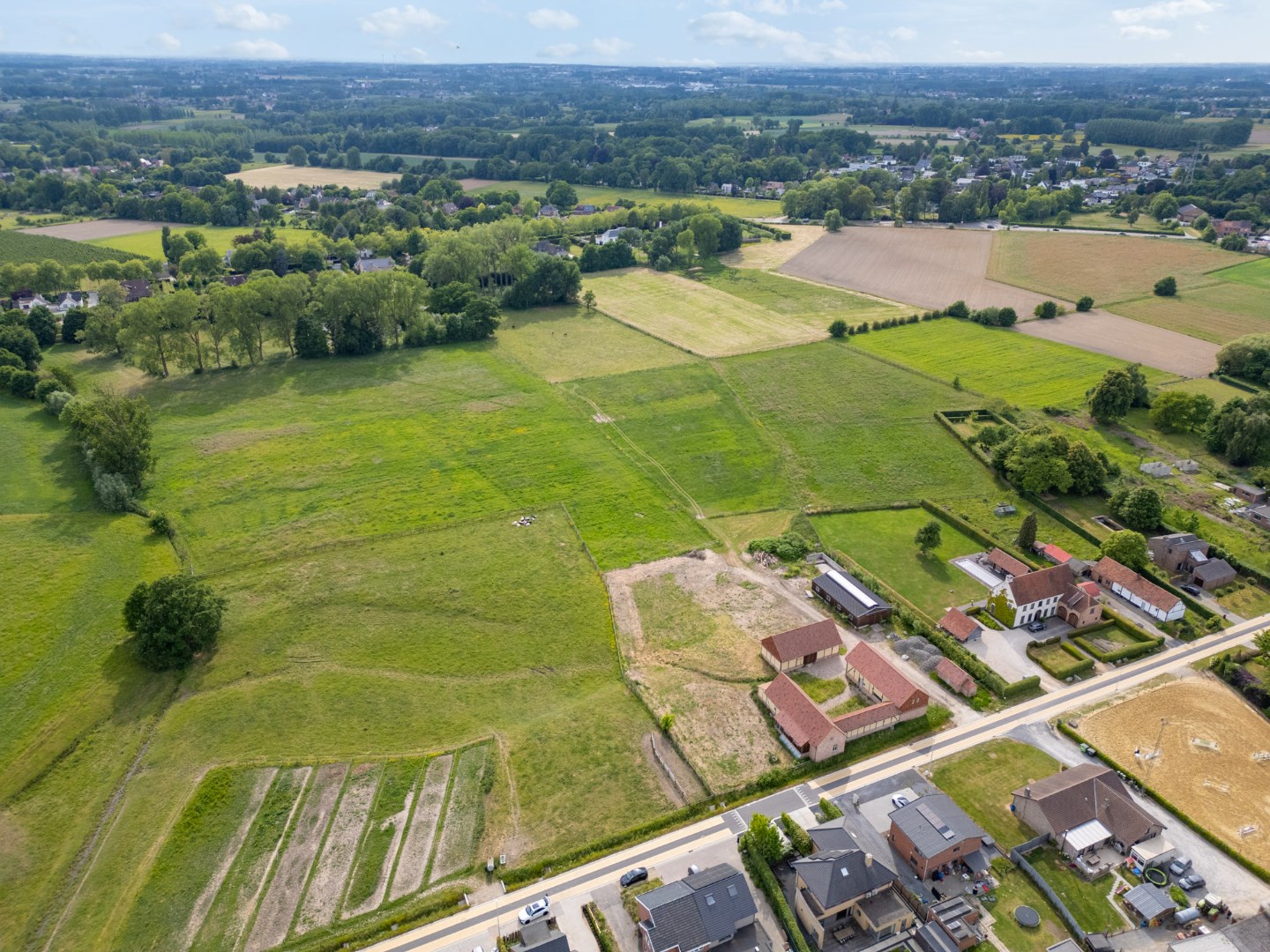 UNIEKE VIERKANTSHOEVE met paardenstallen op 7,34 hectare met vergunning voor zwembad en poolhouse - foto 4