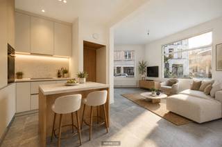 <p>In het hart van Borgerhout, aan de uniek gelegen Florastraat, vindt u deze charmante woning die perfect is voor wie op zoek is naar een instapklare woning. Met een bewoonbare oppervlakte van 100 m² biedt dit huis een fijne mix van ruimte en functionaliteit.<br />Deze woning is een uitstekende keuze voor diegenen die behoefte hebben aan een praktische en comfortabele leefomgeving met een centrale ligging. Met zijn aantrekkelijke prijsstelling en potentieel om verder te personaliseren, laat dit huis u toe uw eigen stempel te drukken in een wijk die bruisend is van leven en dynamiek. Aarzel niet om dit mooie huis te komen bezichtigen en ontdek wat het te bieden heeft.<br /> </p>
<p><u><strong>Indeling van de woning:</strong><br />Kelder</u>: 35 m²<br /><u>Gelijkvloers:</u><br />Leefruimte: +/- 30 m² parket <br />Open keuken: niet geplaatst<br />Inkomhal: +/- 5 m² met traphal<br />Afzonderlijk toilet<br /><u>1e verdieping:</u><br />Slaapkamer 1: +/- 23 m² parket<br />Badkamer: +/- 8 m² natuursteen, douche, dubbele lavabo en toilet<br /><u>2e verdieping:</u><br />Slaapkamer 2: +/- 23 m² parket<br />Slaapkamer 3: +/- 8 m² parket<br /><br />Verwarming op gas met condensatieketel. I</p>