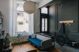 Cet appartement récemment rénové est entièrement prêt à emménager et combine confort moderne avec un emplacement exceptionnel. En entrant...