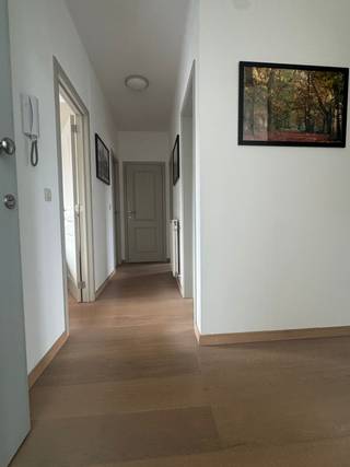 Dit ruim dakappartement is rustig gelegen nabij het centrum van Kapellen!! Op wandelafstand van de winkels, openbaar vervoer, verschillende...