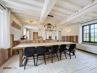 Deze prachtige, instapklare villa bevindt zich op een ruim perceel van maar liefst 33 are en staat garant voor een oase aan rust. De...