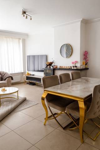 Ontdek waar comfort en uitzicht elkaar ontmoeten!Op zoek naar een aangenaam appartement?Dit unieke pand biedt u:Een lichte, ruime living met prachtig...