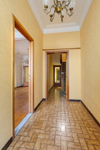 Op de Boomsesteenweg in Willebroek bevindt zich deze ruime, te renoveren gesloten bebouwing met maar liefst vier volwaardige slaapkamers,...