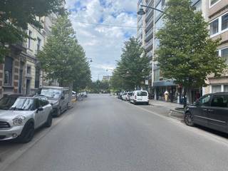 Lot van 10 autostaanplaatsen in een appartementsgebouw.Super goed gelegen in de Europese wijk, en vlakbij het Berlaymont gebouw...