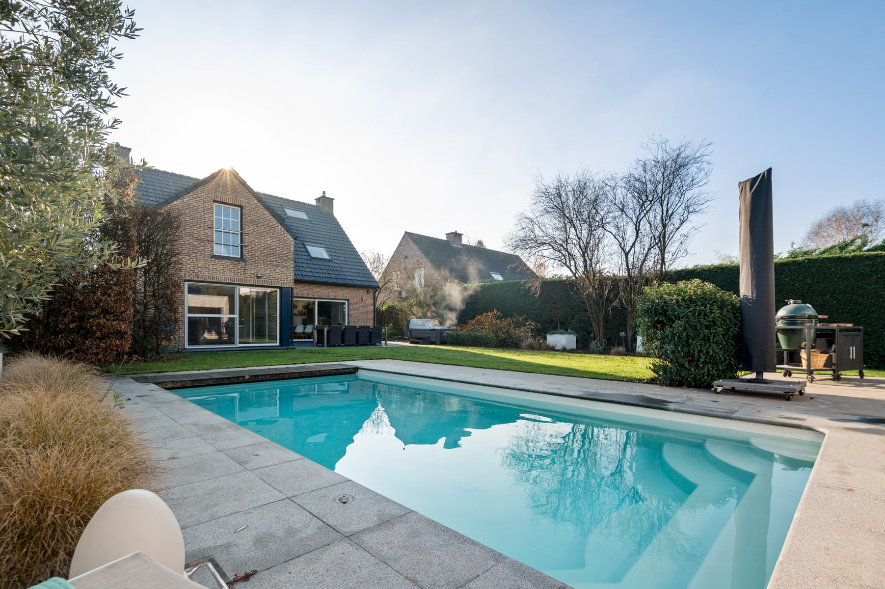 Energiezuinige villa met zwembad in een doodlopende straat. - foto 1