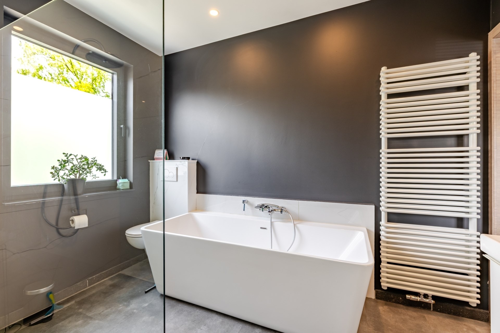 Instapklare woning met 3 ruime slaapkamers! - foto 4