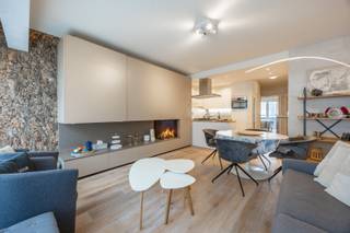 Découvrez cet appartement magnifiquement rénové situé au centre de Westende-Bad, où le luxe moderne et le confort de vie abordable vont...