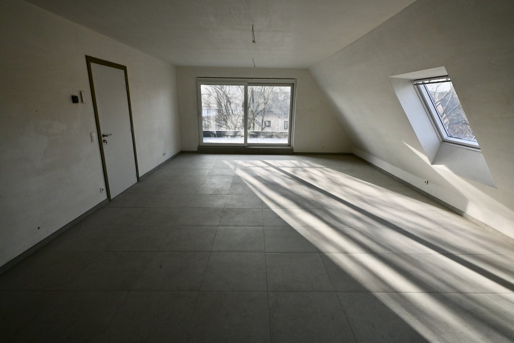 Ruim dakappartement met 2 slaapkamers ! - foto 4