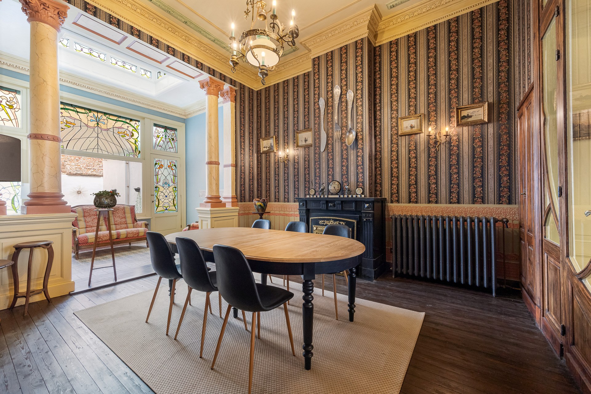 Exclusive Burger house in art nouveau style, by the sea. - photo 5