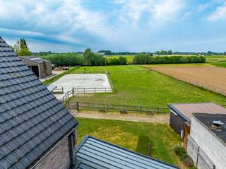 Op een strategische locatie langs de Roeselarebaan in Lichtervelde, nabij het centrum en de E403, bevindt zich deze energiezuinige (A-label)...