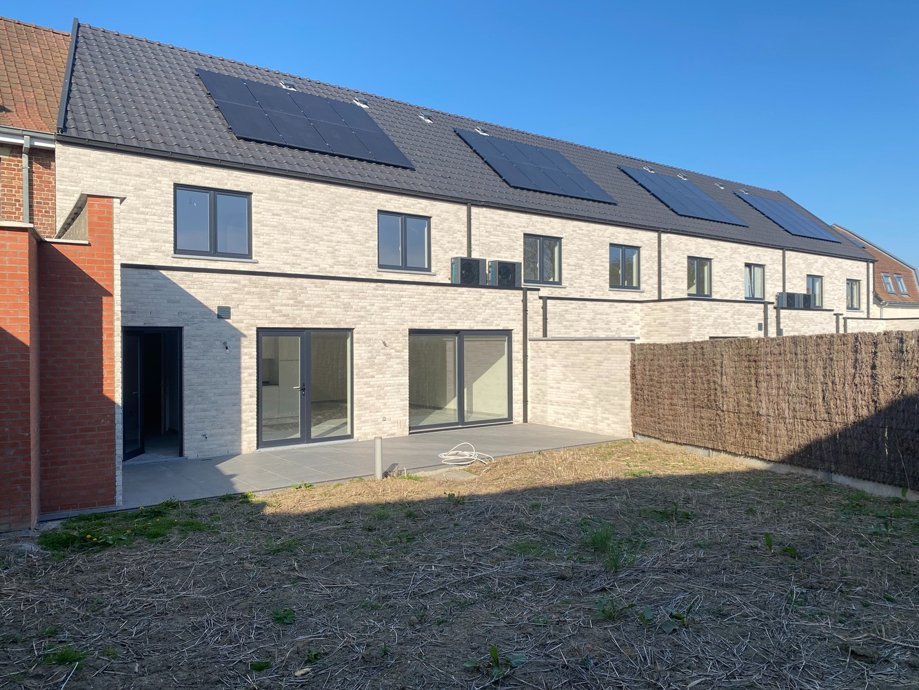 Te koop ruime rijwoning aan de Duinkerkestraat in Poperinge - ontdek de perfecte plek voor jouw nieuwe thuis. - foto 4