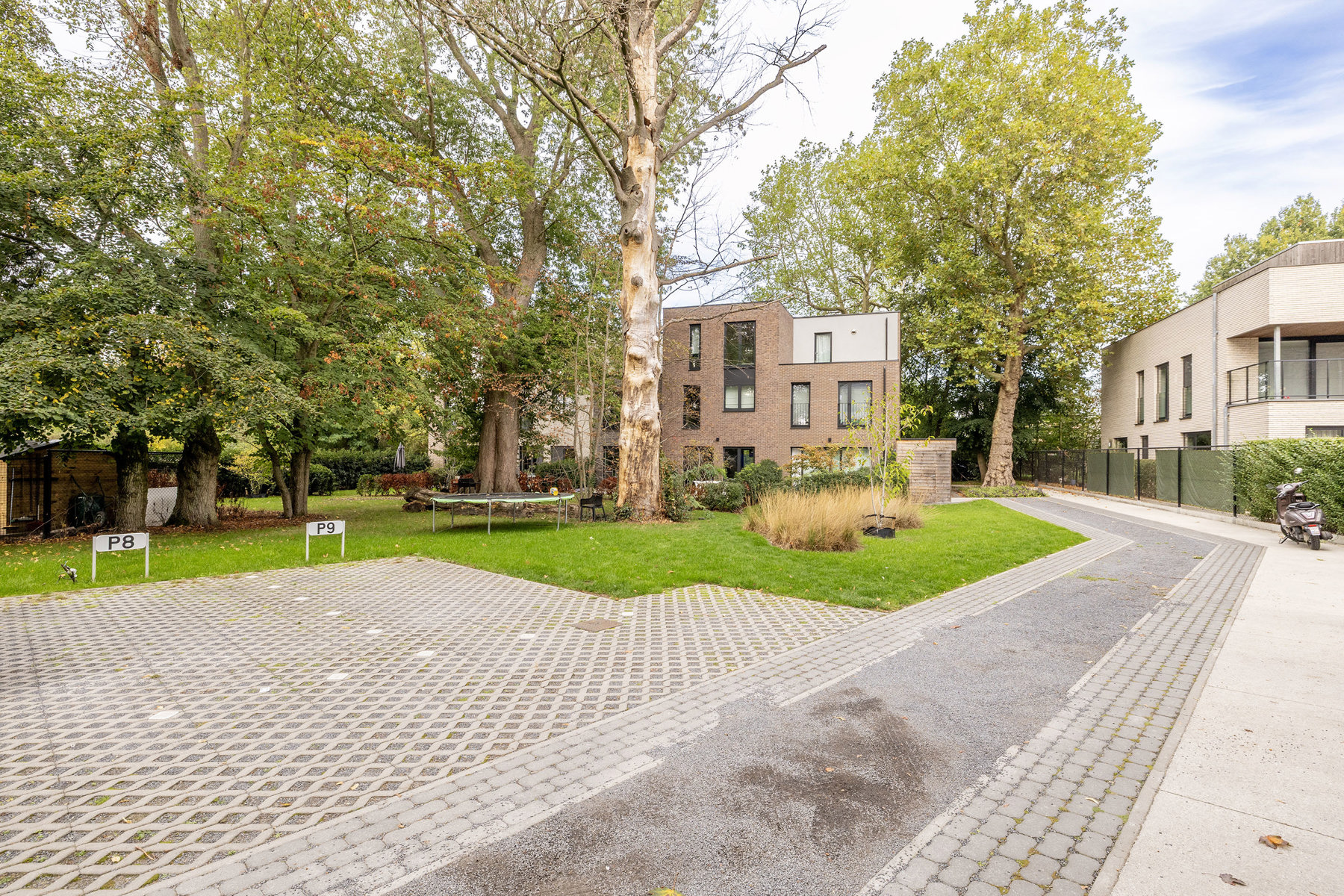 Recente woning met 3 SLP, 2 BK, tuin en 3 autostaanplaatsen - foto 4